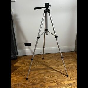 Acuvar 50 inch Extendable Portable Camera Tripod with level and carrier bag